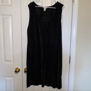 Shiny black accordion shift dress